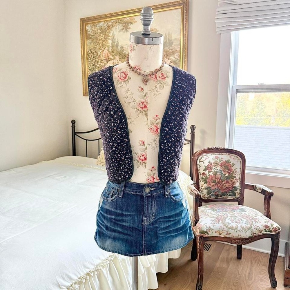 90s handmade quilted floral vest fits like a small - Picture 2 of 5